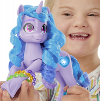 Wholesalers of My Little Pony See Your Sparkle Izzy Moonbow toys image 4